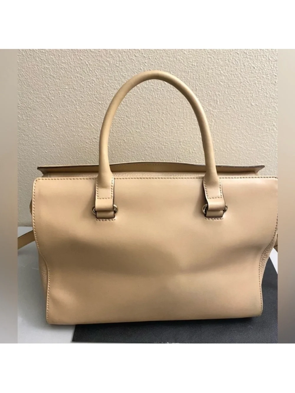 Kate Spade Elegant Beige Handbag genuine soft leather for every day. Like new.